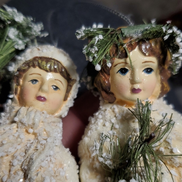 Charming Holiday Figurines Set - Cream and Green - Picture 5 of 5